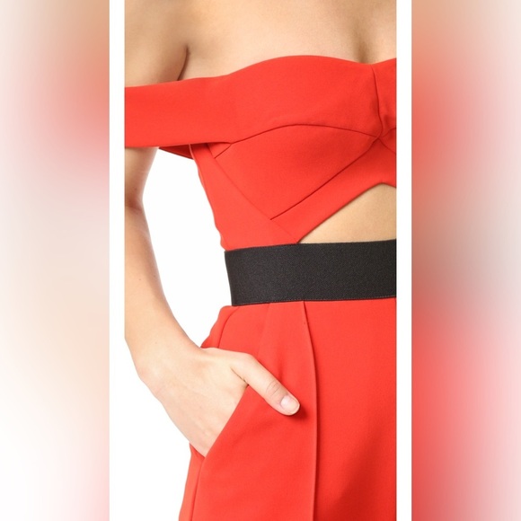 Self-Portrait
Self-Portrait Orange Crepe Off-Shoulder - Picture 4 of 8